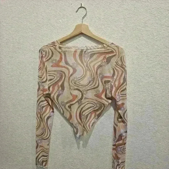 Body long sleeve mesh top - Picture 2 of 5